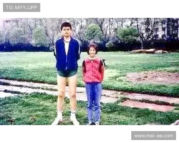 18岁姚明的篮球梦想启航之路与成长故事分享